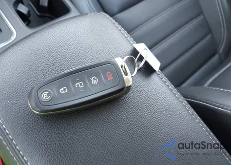 2019 Ford Escape Titanium z USA, uszkodzony, nr VIN 1FMCU9J96KUA29660